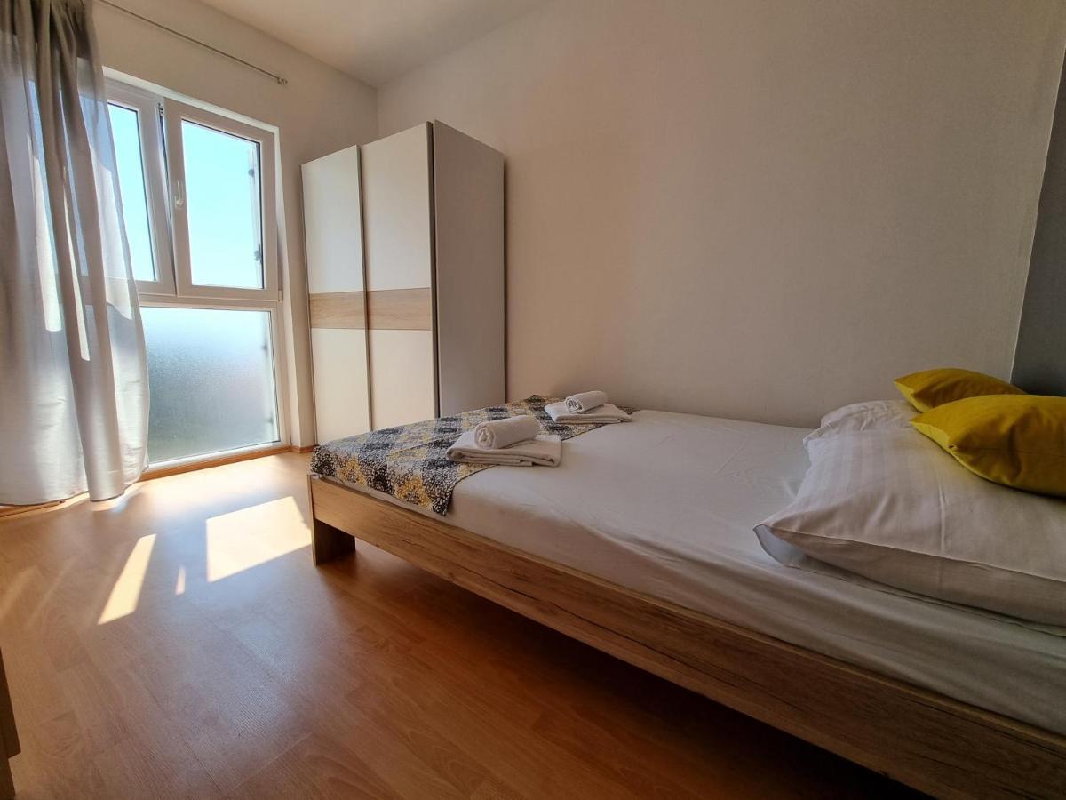 Apartment Wallot Novalja Exterior photo